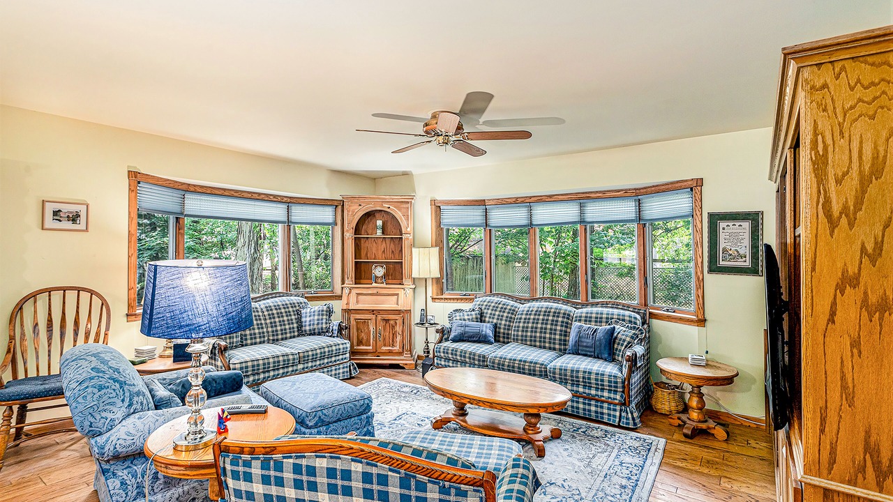 Photo of Livingroom in Grand Beach