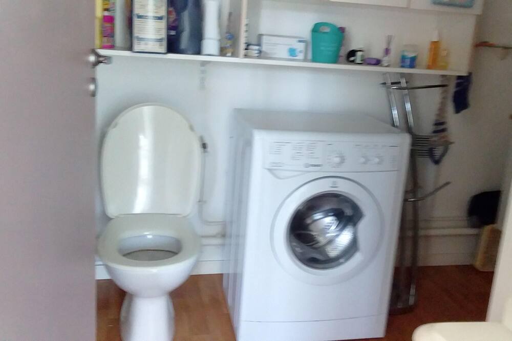 Photo of Bathroom in Carentan