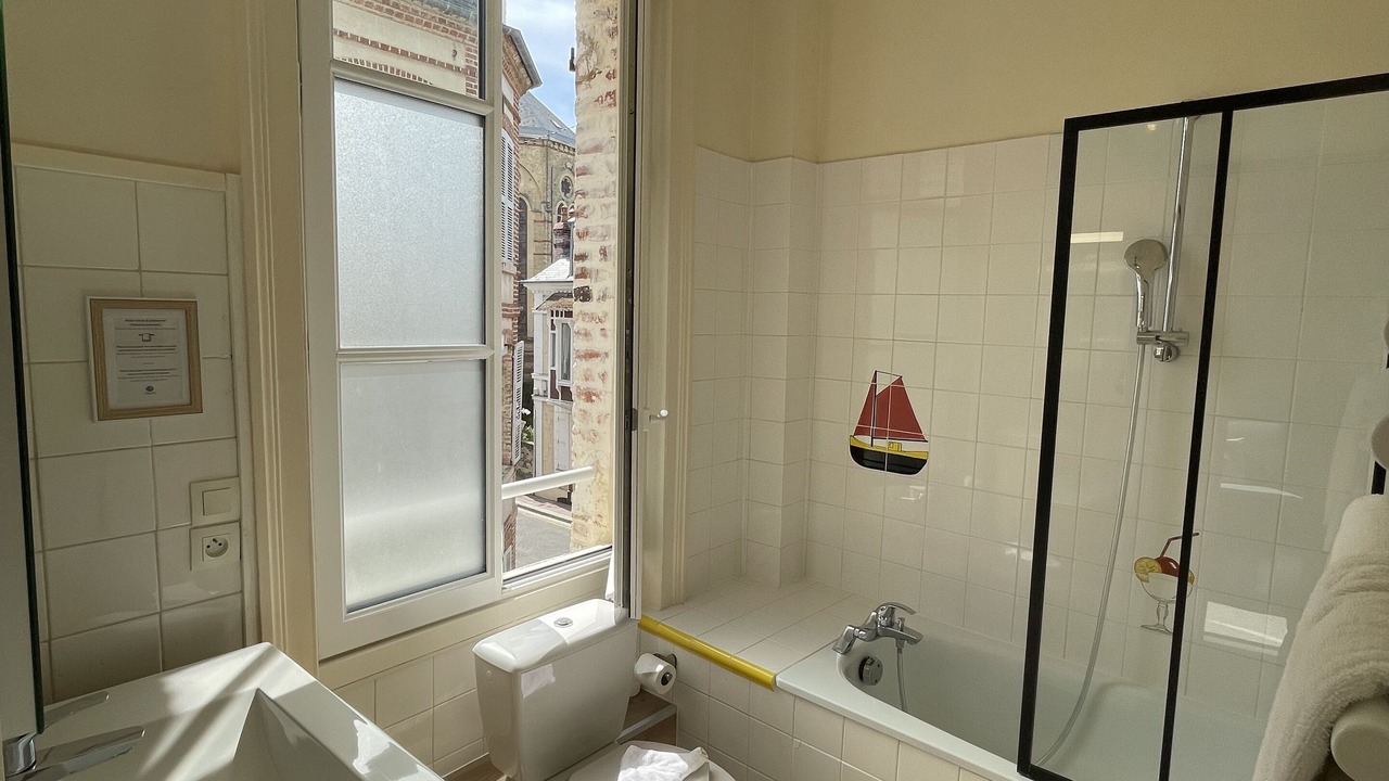 Photo of Bathroom in Trouville-sur-Mer
