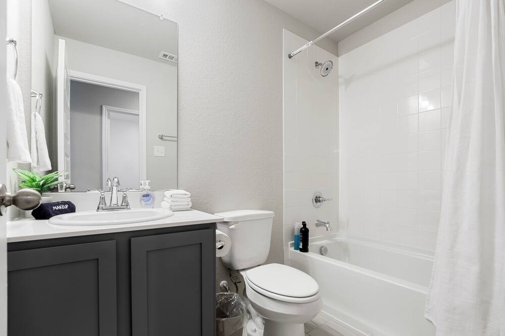 Photo of Bathroom in Lincoln Park