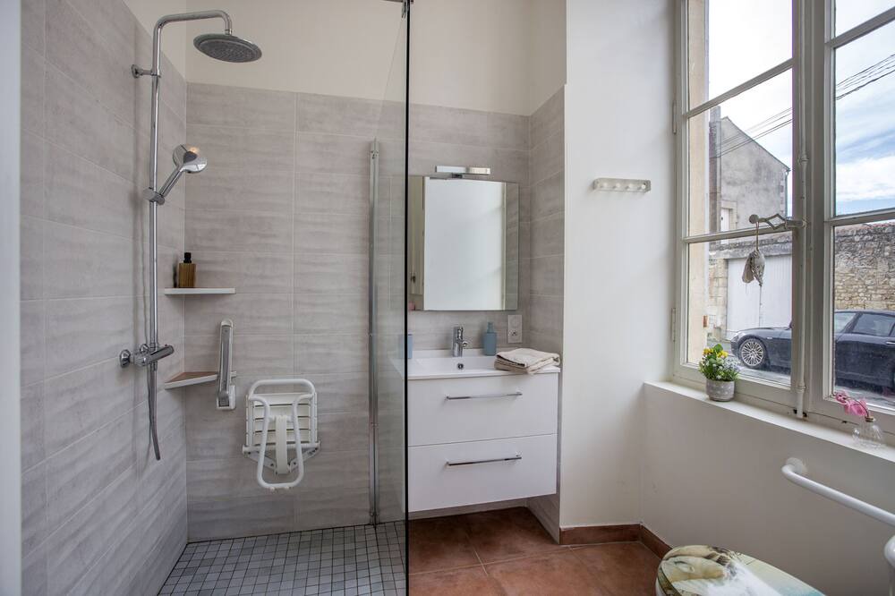Photo of Bathroom in Fontenay-le-Comte