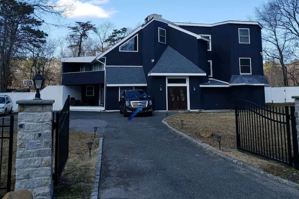 Photo of Outdoor in Central Islip