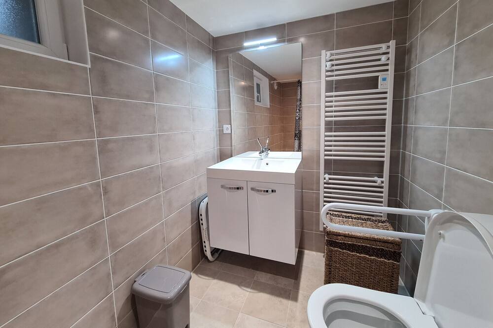 Photo of Bathroom in Lye