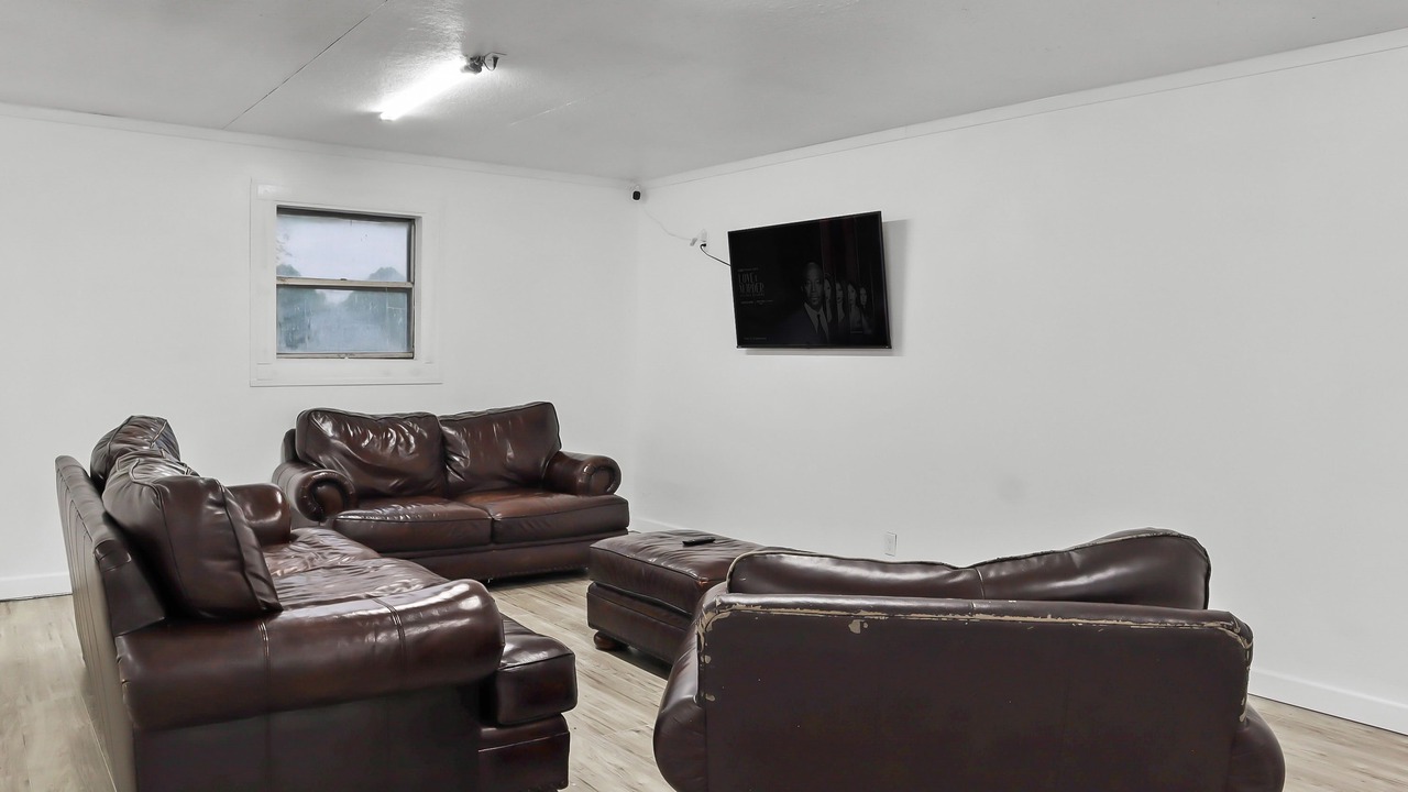 Photo of Others in Mathis