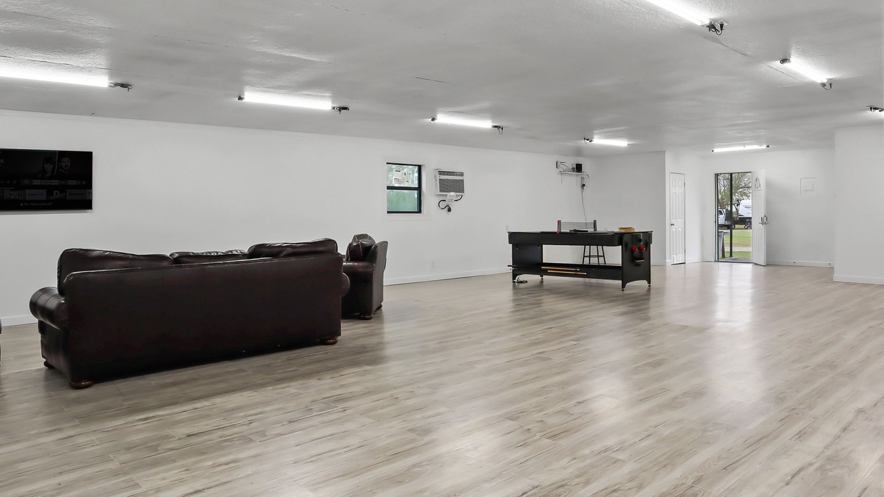 Photo of Others in Mathis