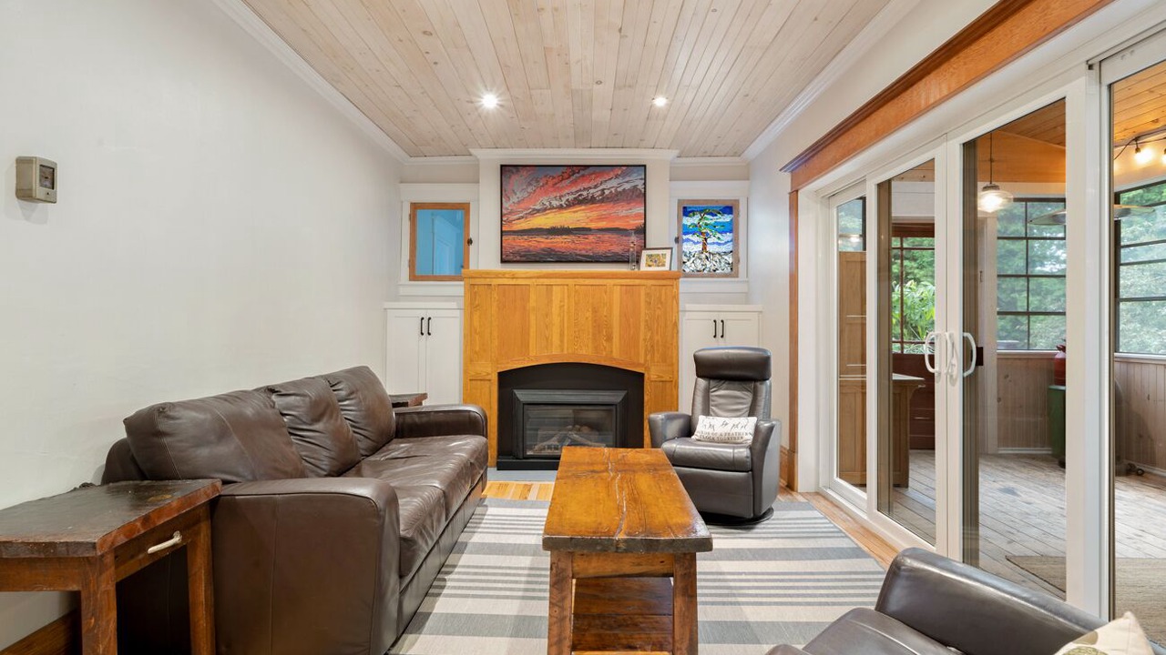Photo of Livingroom in Parry Sound