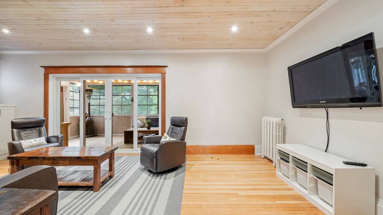 Photo of Livingroom in Parry Sound