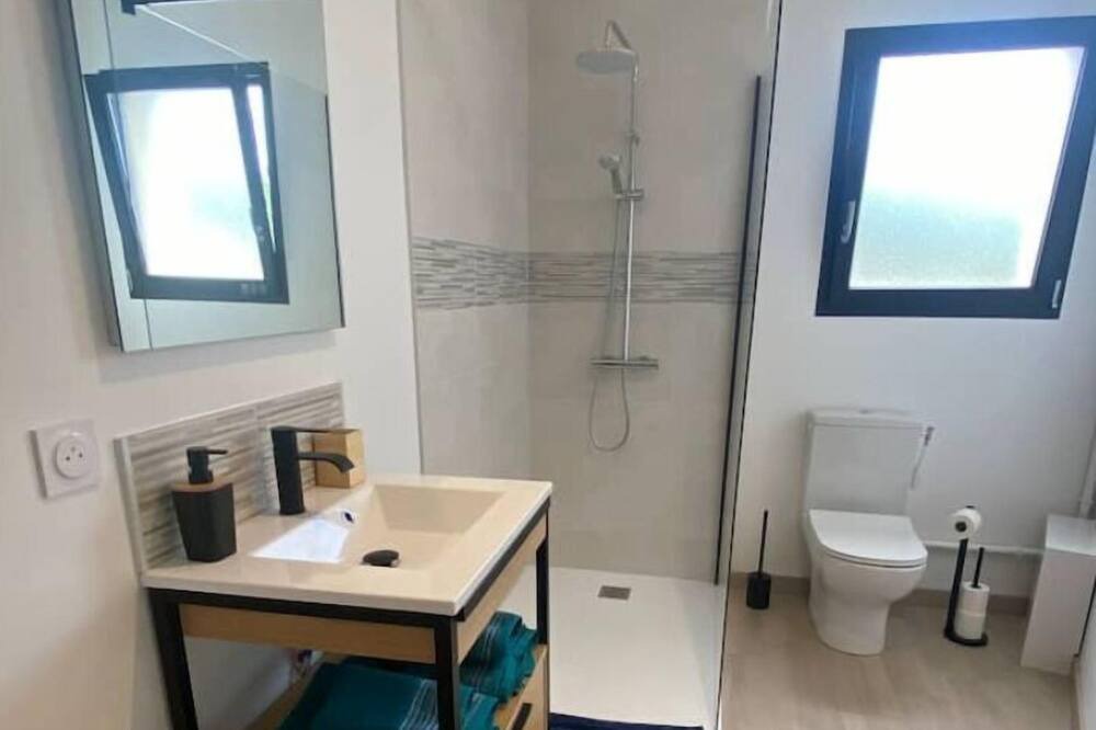 Photo of Bathroom in Saint-Hippolyte