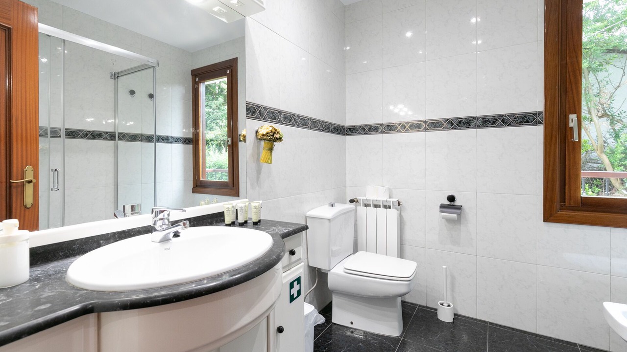 Photo of Bathroom in Aia