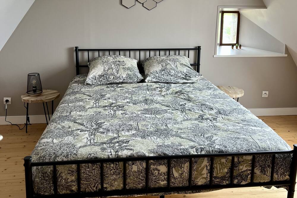 Photo of Bedroom in Plougoulm