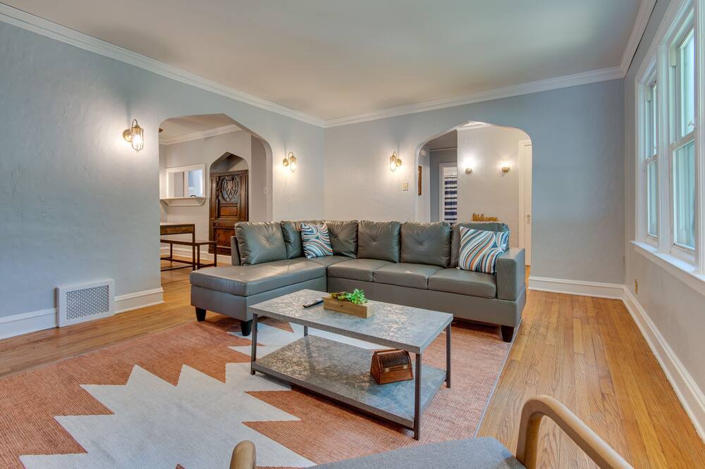 Photo of Livingroom in Champaign