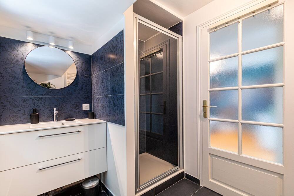 Photo of Bathroom in Arcueil