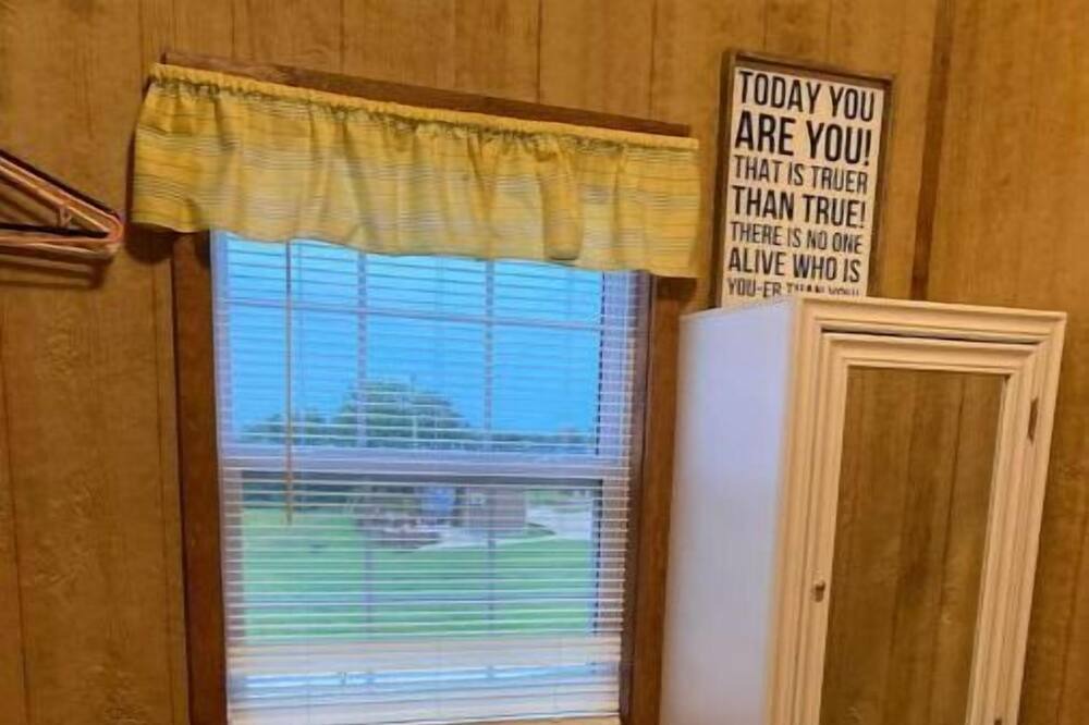 Photo of Bedroom in Leasburg