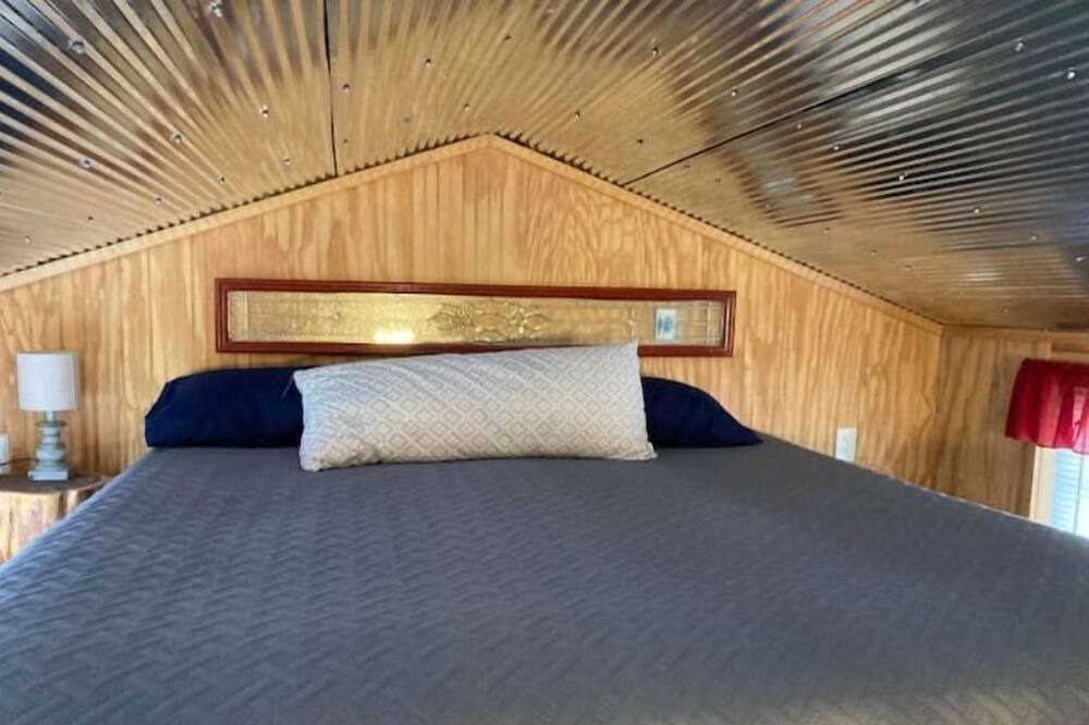 Photo of Bedroom in Leasburg