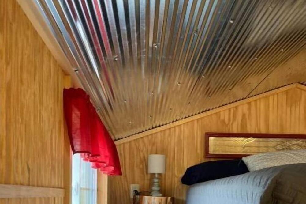 Photo of Bedroom in Leasburg