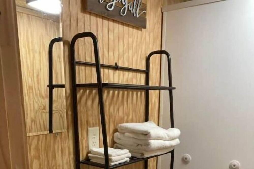 Photo of Bathroom in Leasburg