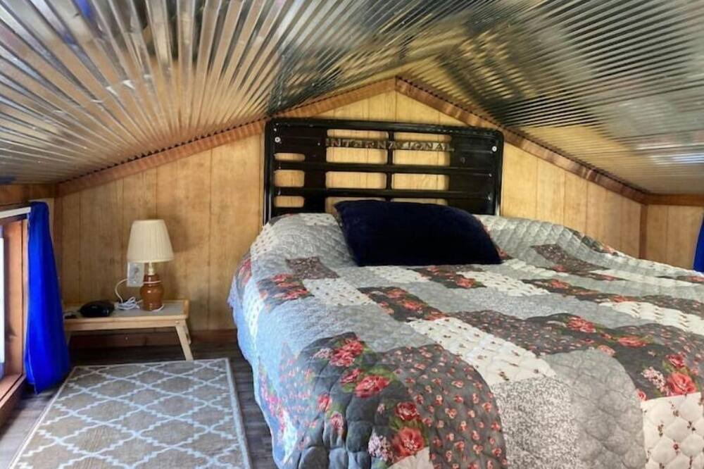 Photo of Bedroom in Leasburg