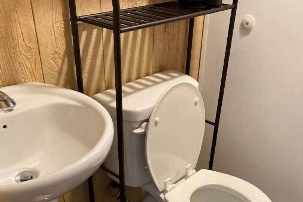 Photo of Bathroom in Leasburg
