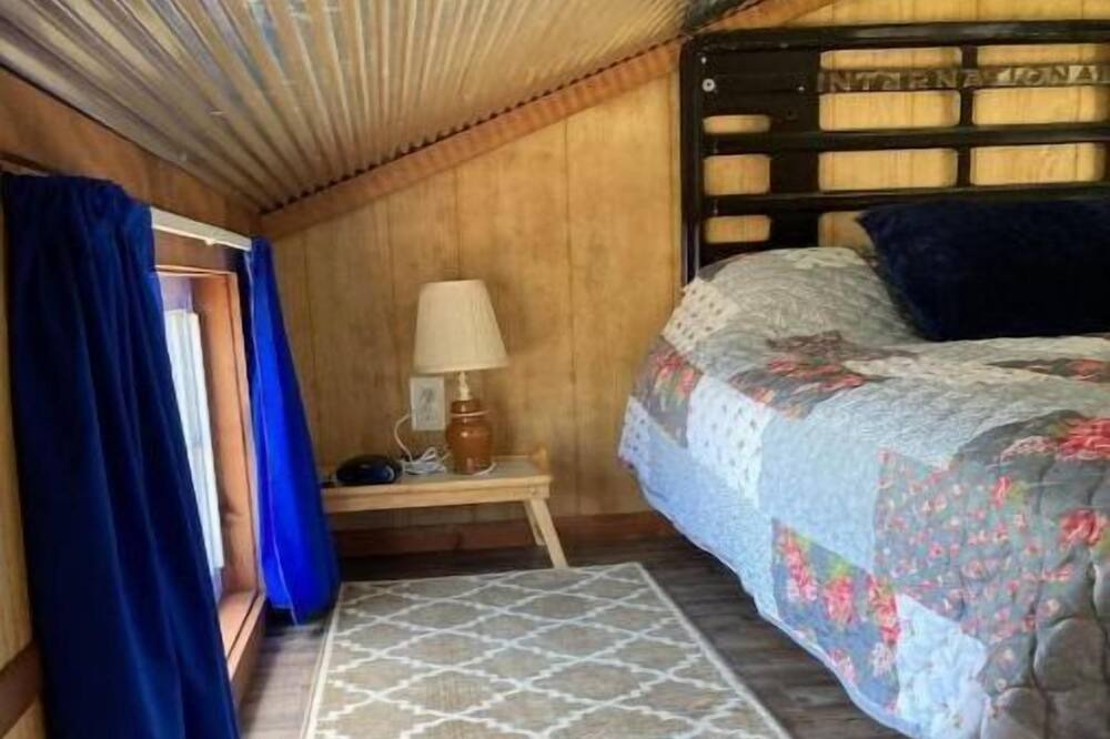 Photo of Bedroom in Leasburg