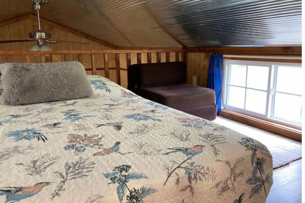 Photo of Bedroom in Leasburg