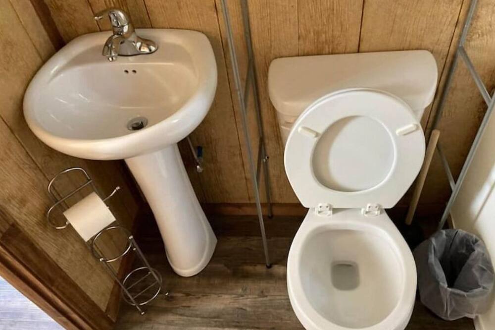 Photo of Bathroom in Leasburg