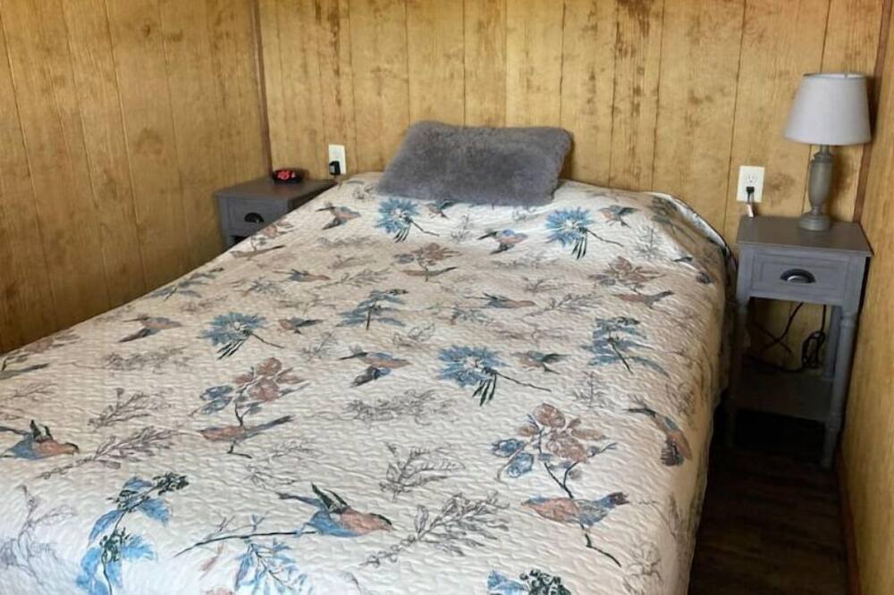 Photo of Bedroom in Leasburg