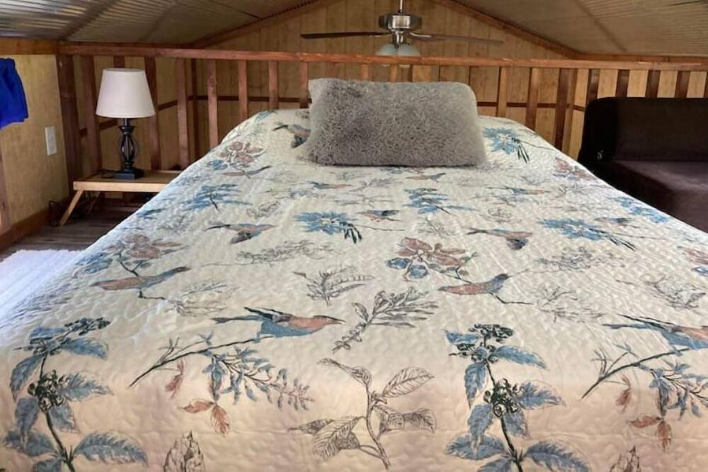 Photo of Bedroom in Leasburg