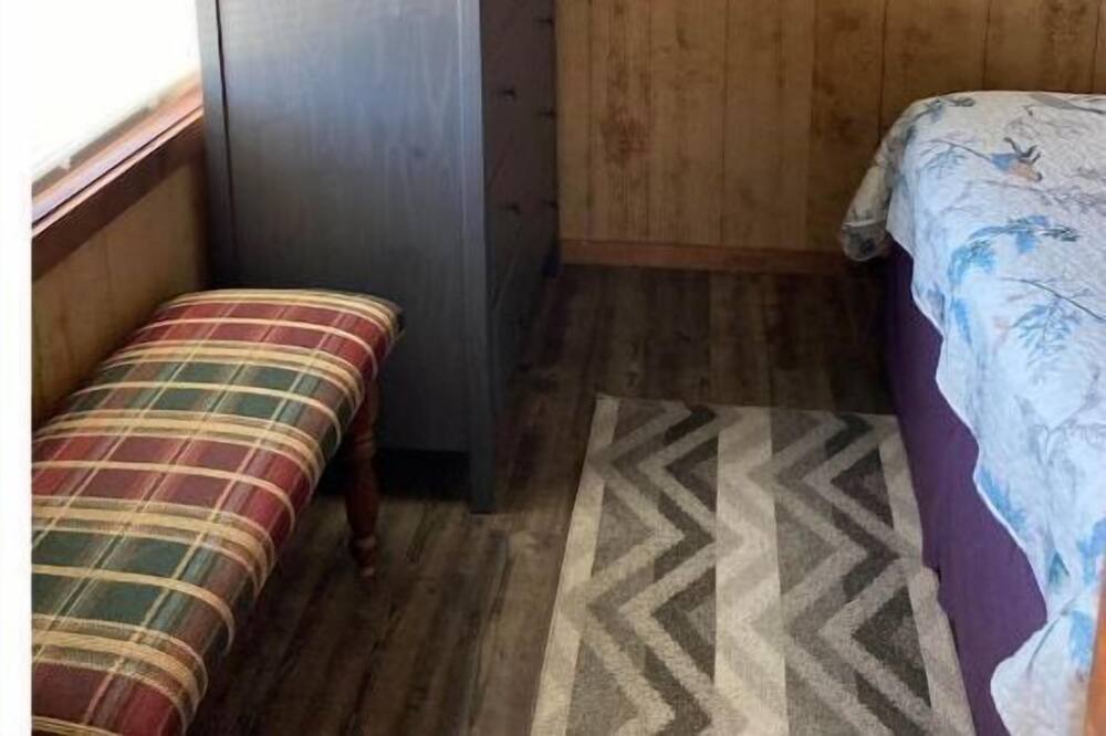 Photo of Bedroom in Leasburg