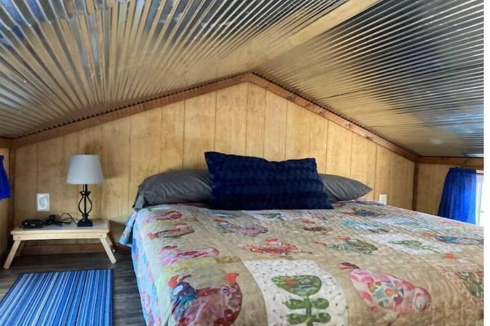 Photo of Bedroom in Leasburg