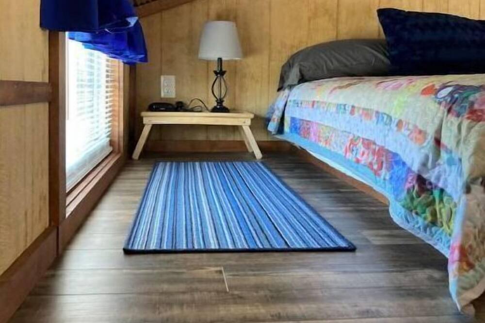 Photo of Bedroom in Leasburg