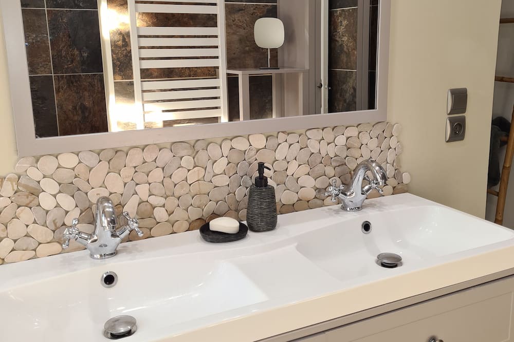Photo of Bathroom in Candresse