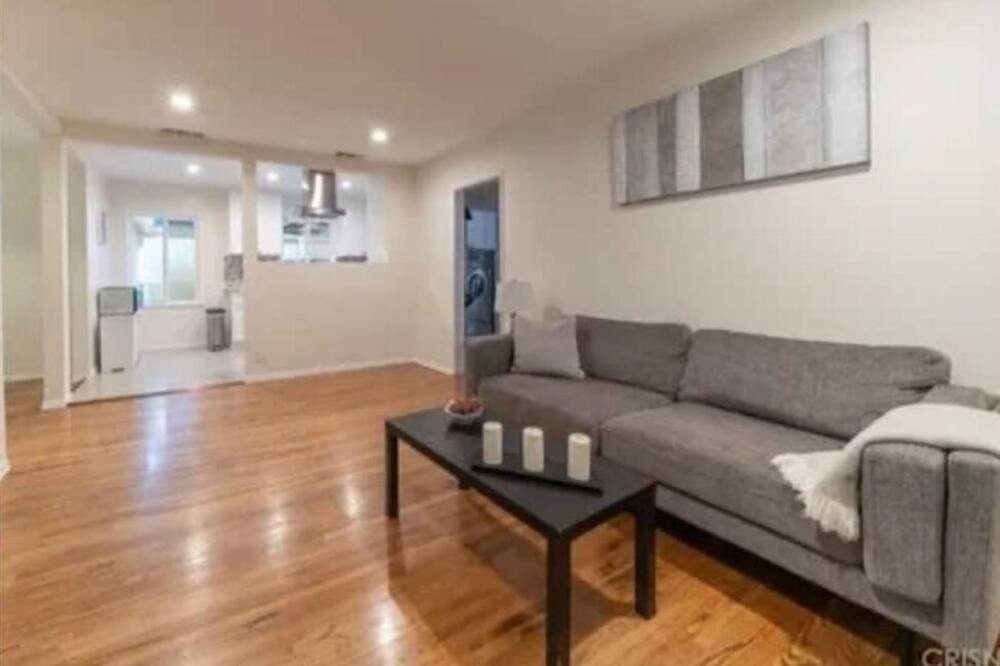 Photo of Livingroom in Canoga Park