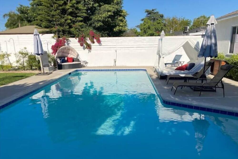 Photo of Outdoor in Canoga Park