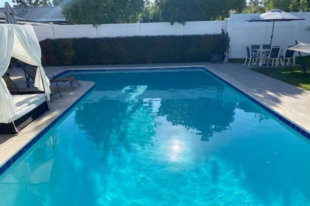 Photo of Outdoor in Canoga Park
