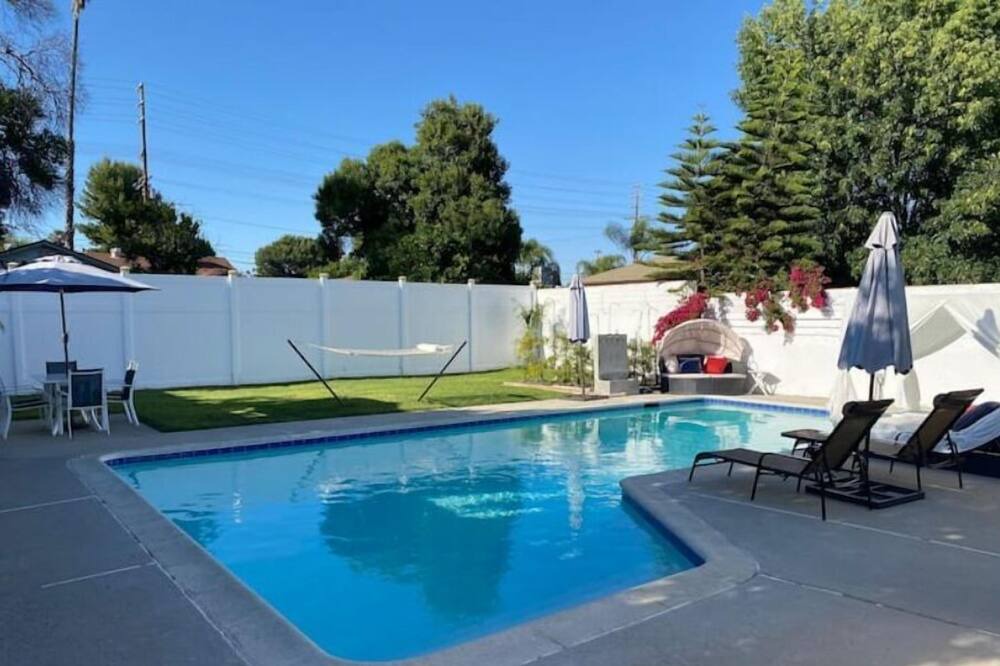 Photo of Outdoor in Canoga Park