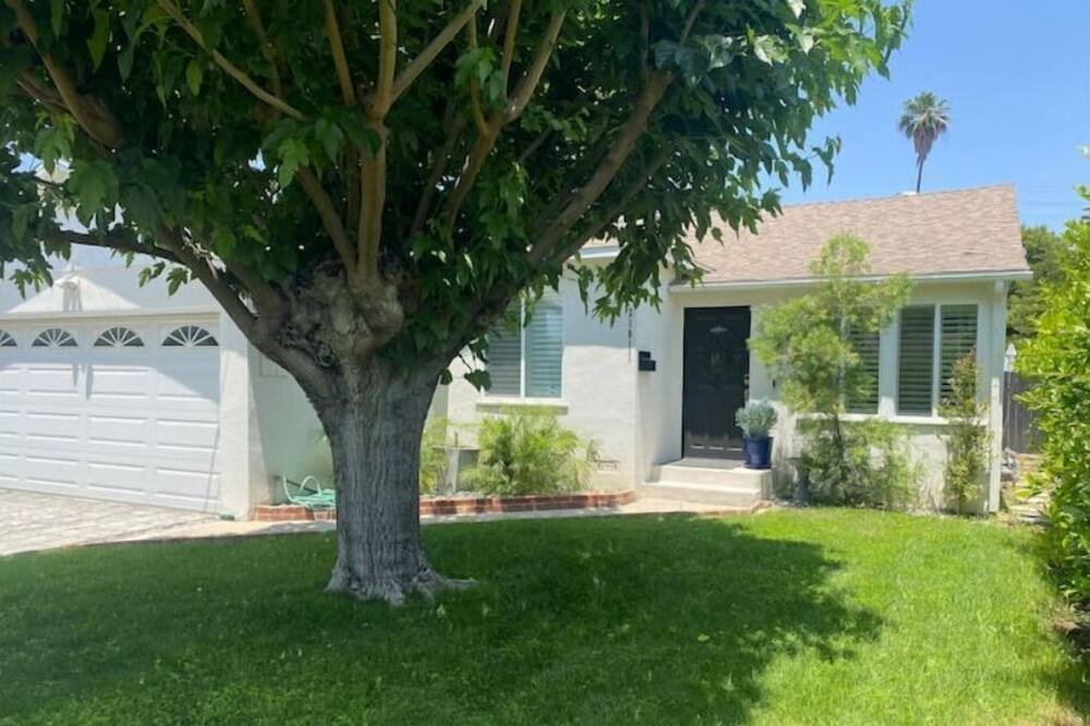 Photo of Outdoor in Canoga Park