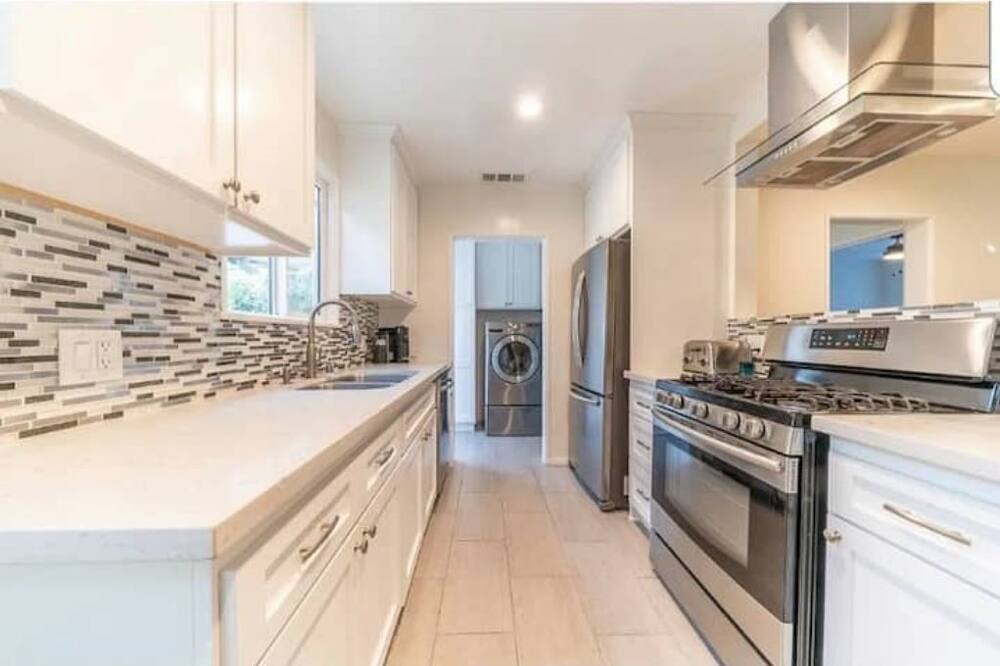Photo of Kitchen in Canoga Park