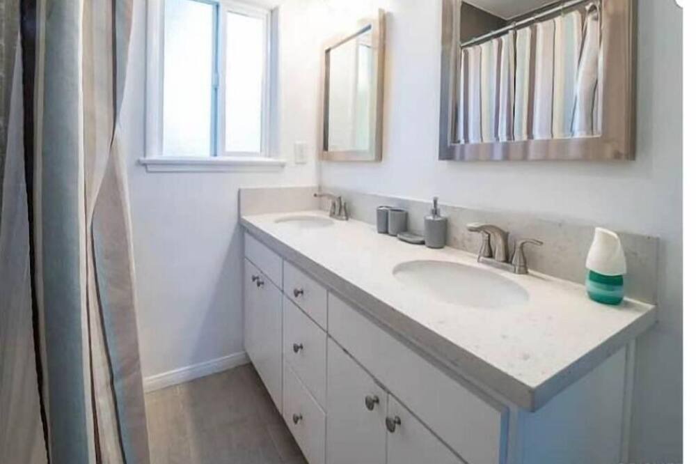 Photo of Bathroom in Canoga Park