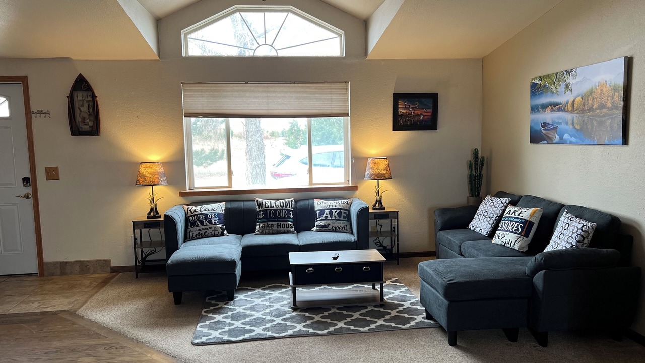 Photo of Livingroom in Whitetail