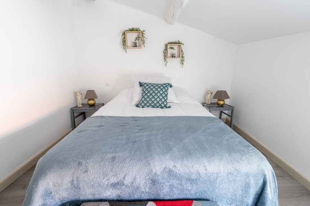 Photo of Bedroom in Saint-Juire-Champgillon