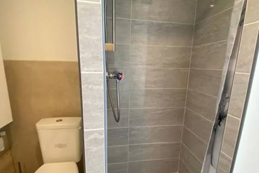 Photo of Bathroom in Salles-Curan