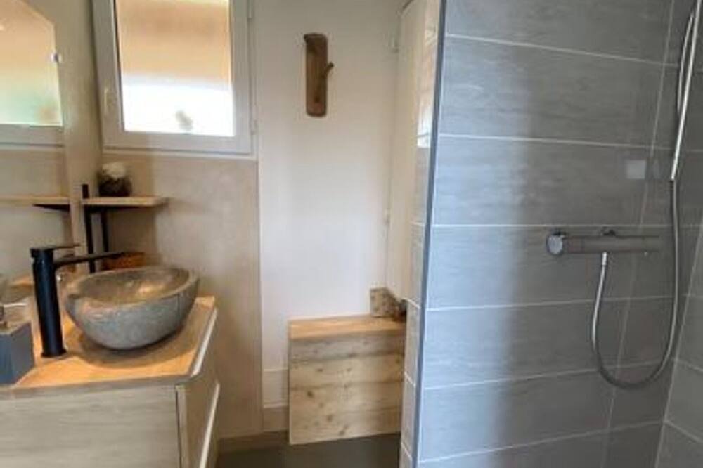 Photo of Bathroom in Salles-Curan