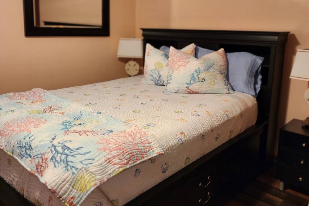 Photo of Bedroom in Steinhatchee