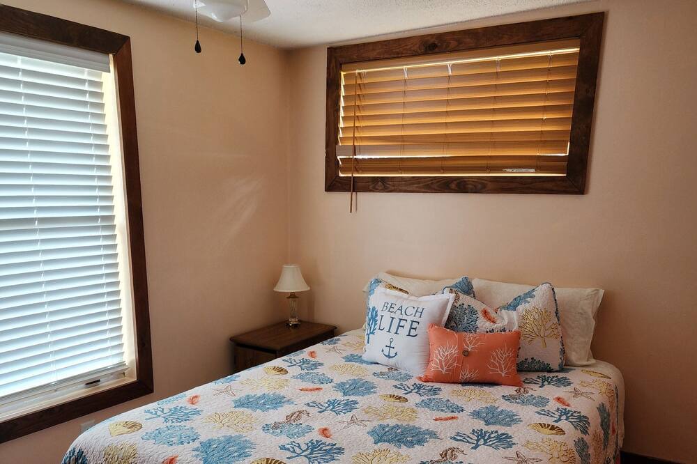 Photo of Bedroom in Steinhatchee