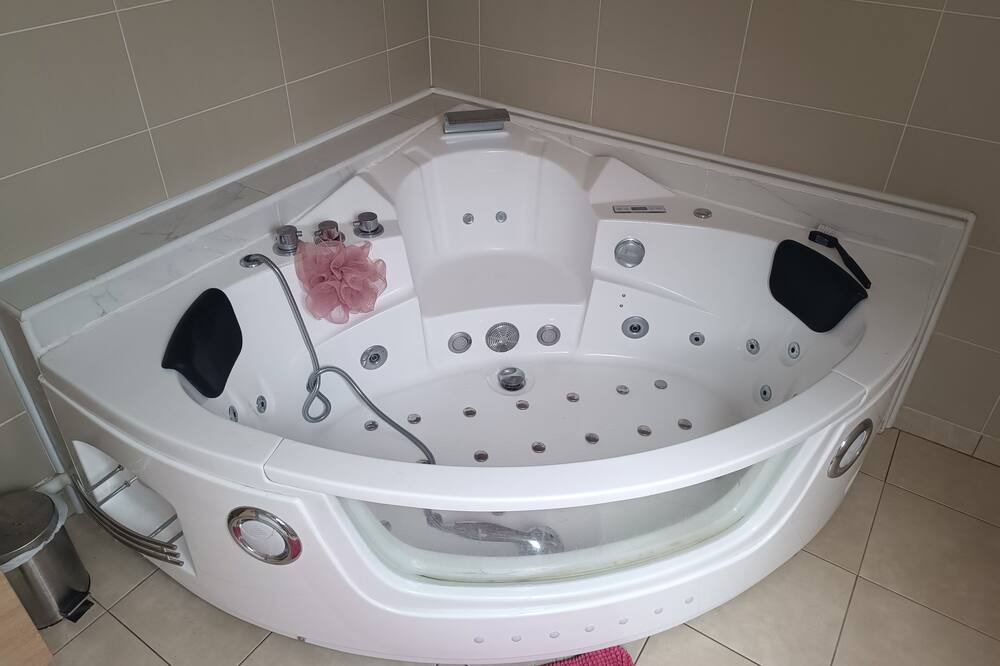 Photo of Bathroom in Tresse