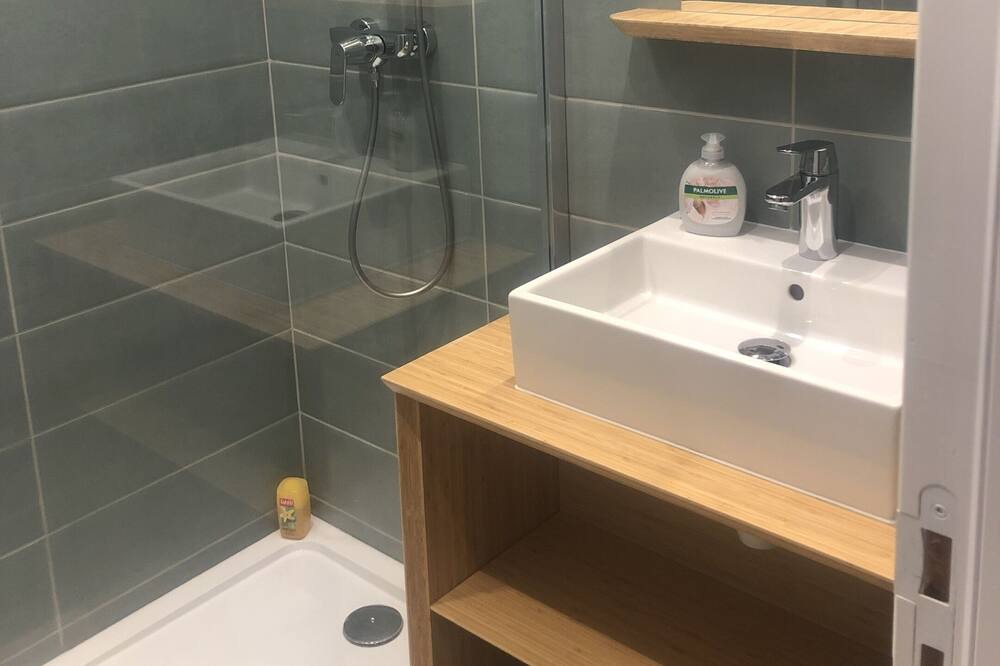 Photo of Bathroom in Saint-Genis