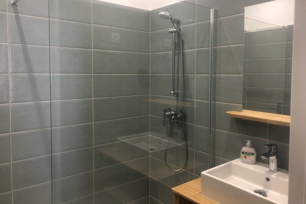 Photo of Bathroom in Saint-Genis