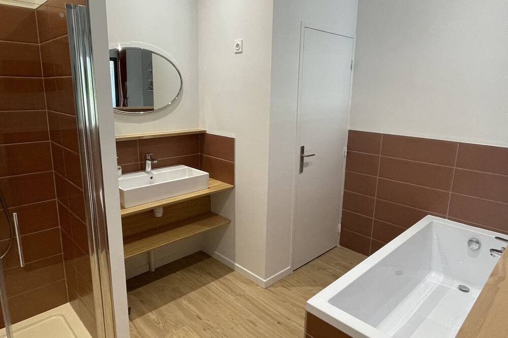 Photo of Bathroom in Saint-Genis