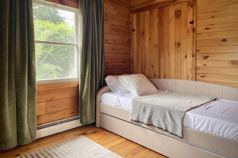 Photo of Bedroom in Mount Marion