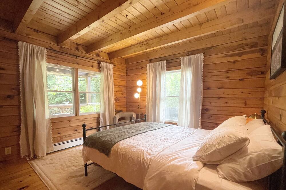 Photo of Bedroom in Mount Marion